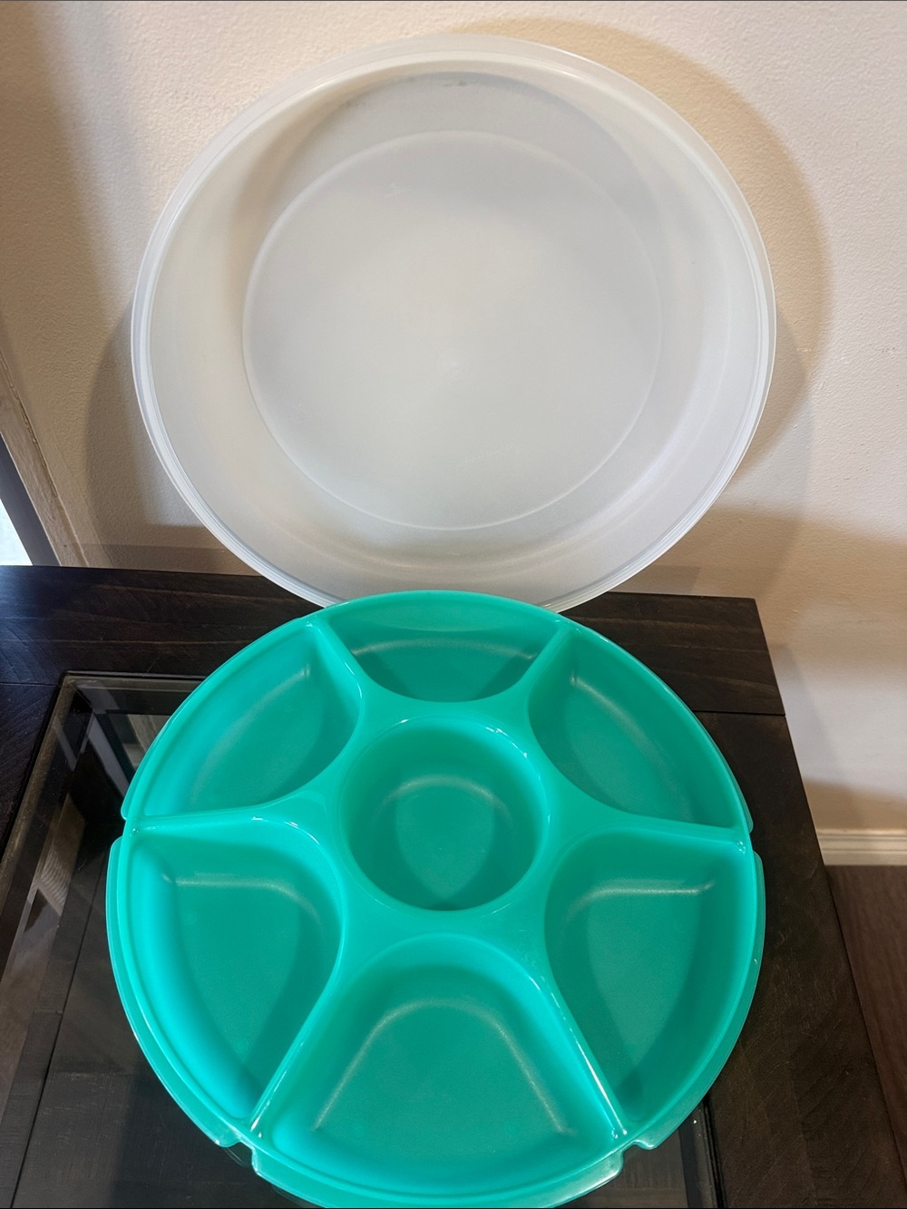 🩵Tupperware Round Snack CheeseVeggies Tray with Teal Base and Frosted White Lid